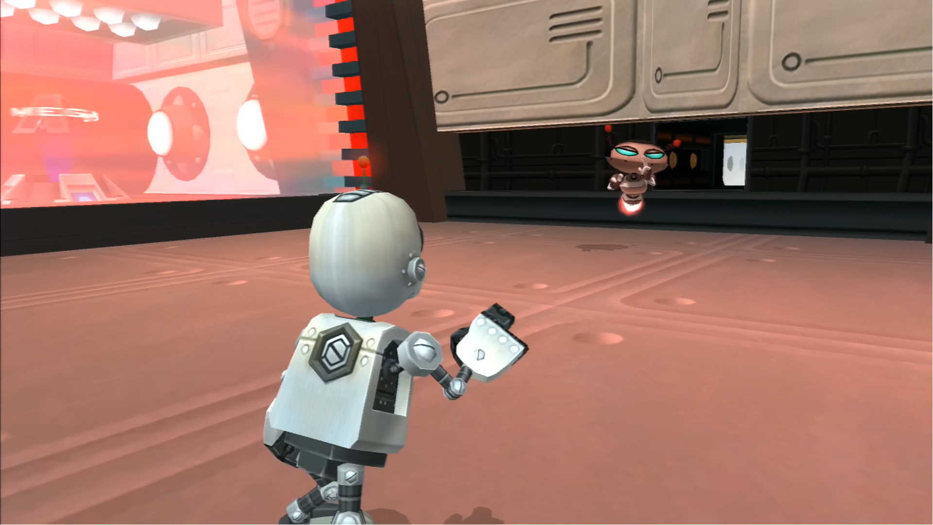 Ratchet et clank en prison qui font fasse à la copine de clank qu iest sorti d'un petit conduit dont seul sa copine et clank peuvent entrer